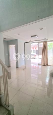 Disewakan! Rumah 3 Kamar Tidur &
3 Kamar Mandi di Jakarta Garden City, Jakarta Timur Disewakan! Rumah 3 Kamar Tidur &
3 Kamar Mandi di Jakarta Garden City, Jakarta Timur