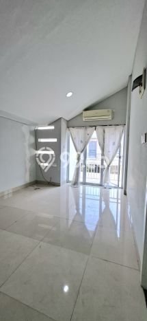 Disewakan! Rumah 3 Kamar Tidur &
3 Kamar Mandi di Jakarta Garden City, Jakarta Timur Disewakan! Rumah 3 Kamar Tidur &
3 Kamar Mandi di Jakarta Garden City, Jakarta Timur