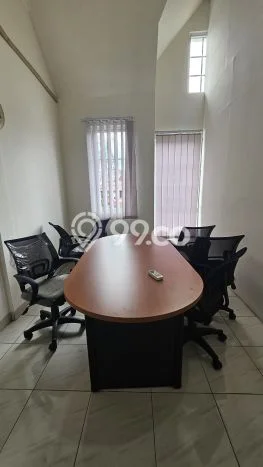 Ruko disewakan lokasi strategis Karawaci Tangerang 90m2 Ruko disewakan lokasi strategis Karawaci Tangerang 90m2
