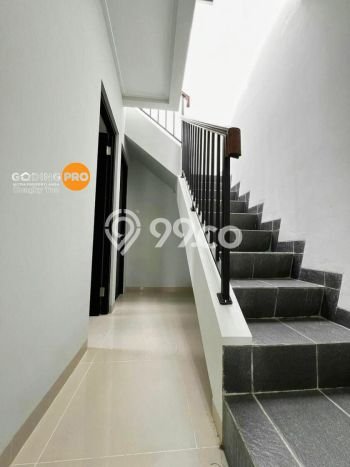 Rumah Elit LB 240m2 Siap Pakai Desain Elegan di Bintaro, Tangerang Selatan Rumah Elit LB 240m2 Siap Pakai Desain Elegan di Bintaro, Tangerang Selatan
