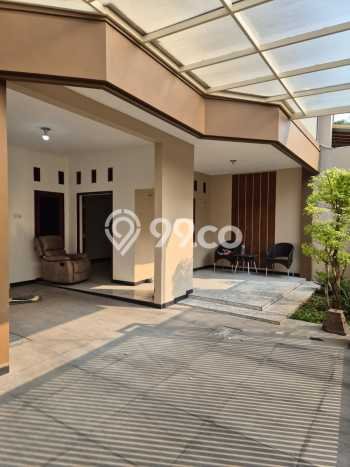 Hunian Cantik Modern Lb 350m2 di Banjarsari, Solo Hunian Cantik Modern Lb 350m2 di Banjarsari, Solo