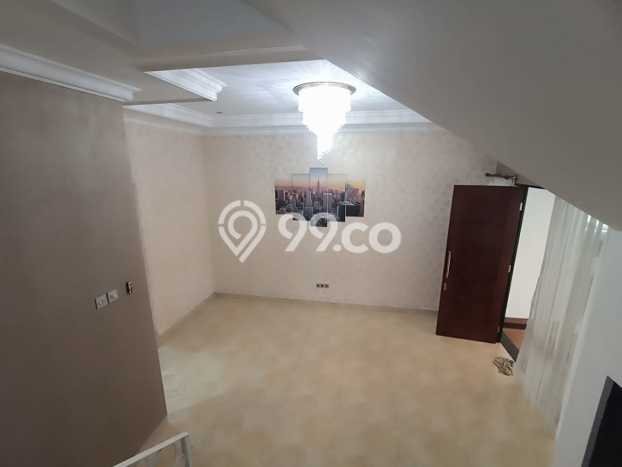 Rumah dengan Lokasi Strategis 3 KT di Bintaro, Tangerang Selatan Rumah dengan Lokasi Strategis 3 KT di Bintaro, Tangerang Selatan
