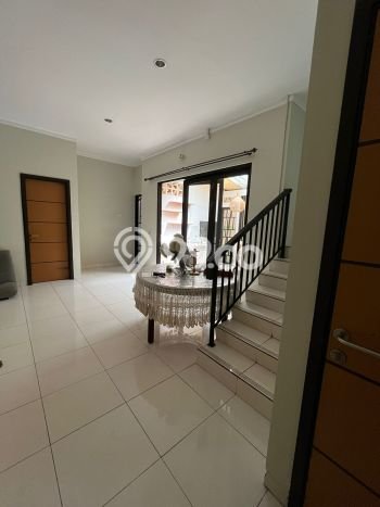 Rumah Area Nyaman di Bintaro, Tangerang Selatan, LT 135m² LB 200m² Rumah Area Nyaman di Bintaro, Tangerang Selatan, LT 135m² LB 200m²