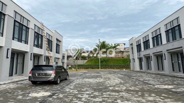 LOKASI STRATEGIS! Ruko di BSD, Luas 65m², Area Bisnis LOKASI STRATEGIS! Ruko di BSD, Luas 65m², Area Bisnis