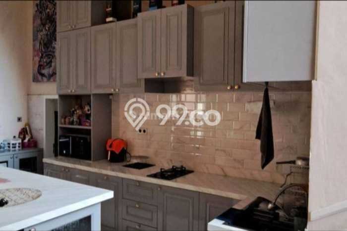 Dijual Rumah Luas Megah Dengan View Cantik di Taman Surya, Jakarta Barat Dijual Rumah Luas Megah Dengan View Cantik di Taman Surya, Jakarta Barat