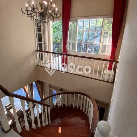 Rumah Elit LB 900m2 Siap Pakai Desain Elegan di Taman Grisenda, Jakarta Utara Rumah Elit LB 900m2 Siap Pakai Desain Elegan di Taman Grisenda, Jakarta Utara
