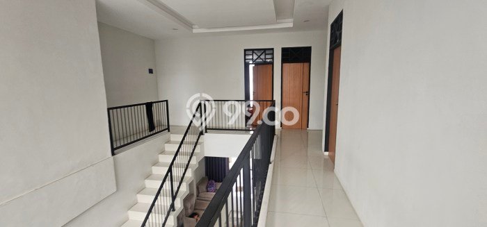 Rumah 5 Kamar Tidur Desain Minimalis di Karang Tengah, Dekat Pusat Kota, Tangerang Rumah 5 Kamar Tidur Desain Minimalis di Karang Tengah, Dekat Pusat Kota, Tangerang