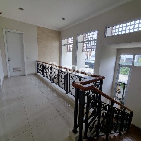 INVESTASI TEPAT! Rumah area BSD, LT 180m² Bangunan 170m² INVESTASI TEPAT! Rumah area BSD, LT 180m² Bangunan 170m²