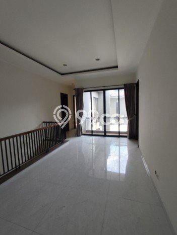 Rumah Disewakan Tangerang LT 200m2 LB 233m2 Kawasan Suvarna Sutera Rumah Disewakan Tangerang LT 200m2 LB 233m2 Kawasan Suvarna Sutera
