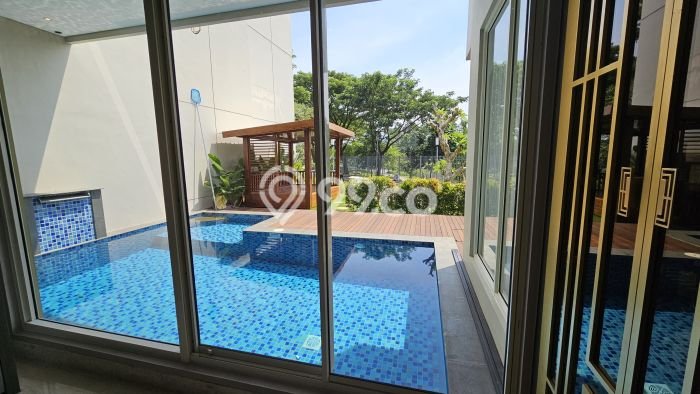 Rumah Mewah LB 550m2 Siap Pakai Desain Elegan di Gading Serpong, Tangerang Rumah Mewah LB 550m2 Siap Pakai Desain Elegan di Gading Serpong, Tangerang