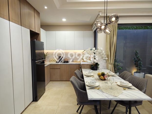 Rumah Mewah LB 163m2 Siap Pakai Desain Elegan di BSD, Tangerang Rumah Mewah LB 163m2 Siap Pakai Desain Elegan di BSD, Tangerang