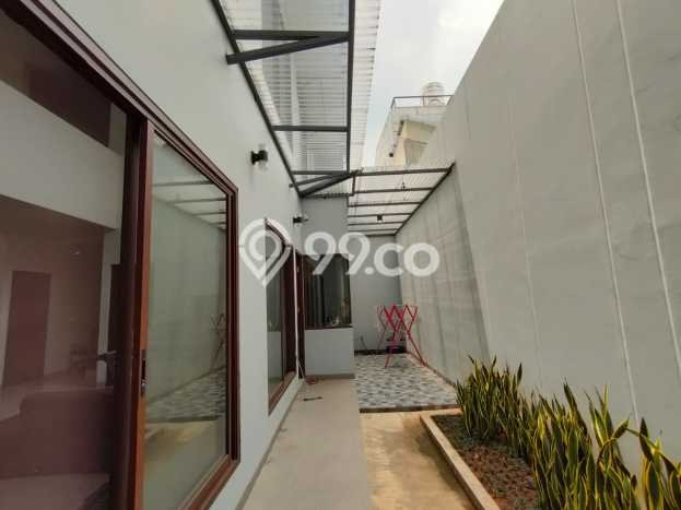 Rumah Elit Modern Tanpa Renovasi di Meruya Jakarta Barat Rumah Elit Modern Tanpa Renovasi di Meruya Jakarta Barat