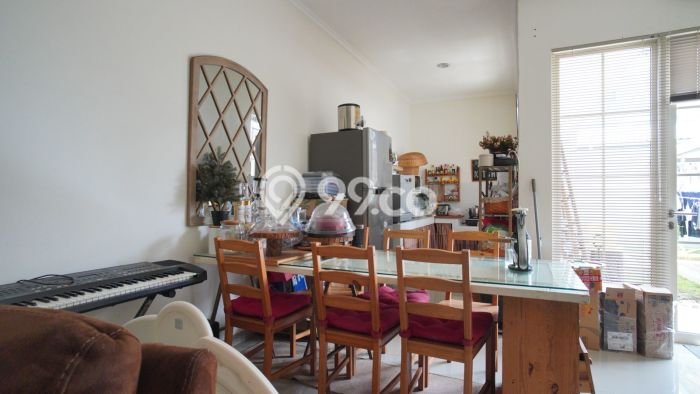 Rumah Modern 3 KT di Suvarna Sutera Tangerang Semi Furnished Rumah Modern 3 KT di Suvarna Sutera Tangerang Semi Furnished