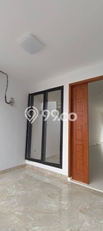 Dijual Rumah Luas Megah Dengan View Cantik di Pondok Kelapa, Jakarta Timur Dijual Rumah Luas Megah Dengan View Cantik di Pondok Kelapa, Jakarta Timur