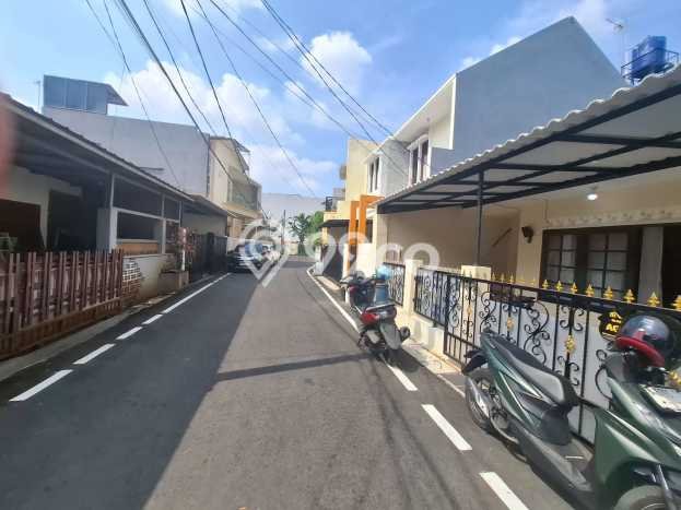 Dijual Rumah 4 Kamar Lokasi Ideal Nyaman dan Strategis di Duren Sawit Dijual Rumah 4 Kamar Lokasi Ideal Nyaman dan Strategis di Duren Sawit
