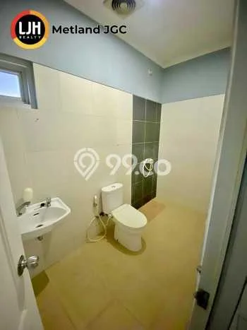 Jarang Ada! Rumah Kontrakan 3 Kamar Nyaman Siap Huni Metland Menteng Jarang Ada! Rumah Kontrakan 3 Kamar Nyaman Siap Huni Metland Menteng