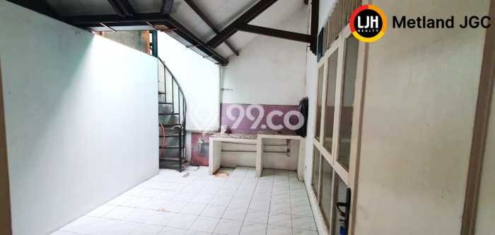 Disewakan! Rumah 2 Kamar Tidur &
1 Kamar Mandi di Metland Menteng, Jakarta Timur Disewakan! Rumah 2 Kamar Tidur &
1 Kamar Mandi di Metland Menteng, Jakarta Timur