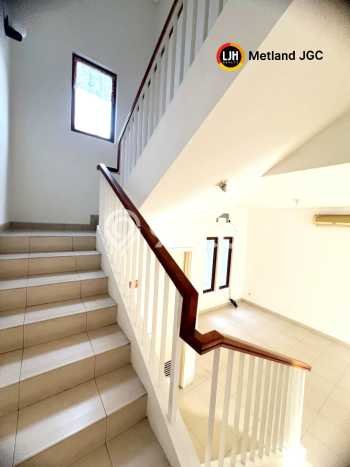 Rumah sewa siap pakai 3 KT di Jakarta Garden City, Jakarta Timur Rumah sewa siap pakai 3 KT di Jakarta Garden City, Jakarta Timur