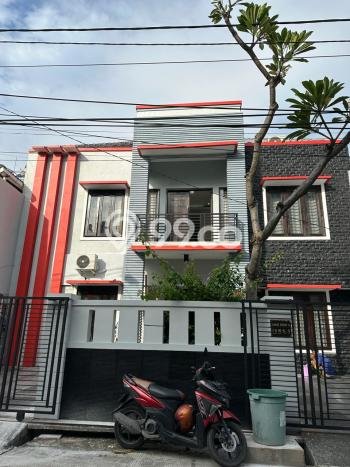 Rumah Strategis di Kelapa Gading, 3 KM, Area Tenang, LT 187m2m² Bangunan 300m2m² Rumah Strategis di Kelapa Gading, 3 KM, Area Tenang, LT 187m2m² Bangunan 300m2m²
