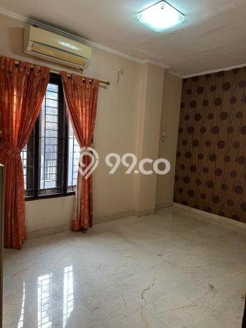Rumah Strategis di Kelapa Gading, 3 KM, Area Tenang, LT 187m2m² Bangunan 300m2m² Rumah Strategis di Kelapa Gading, 3 KM, Area Tenang, LT 187m2m² Bangunan 300m2m²
