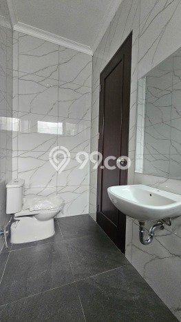 Ready to Use! Premium House LT 200m2 Desain Elegan di BSD Ready to Use! Premium House LT 200m2 Desain Elegan di BSD