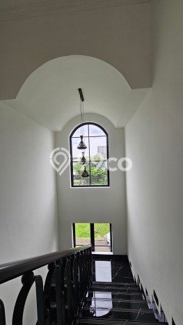 Hunian Elit LB 300m2 Siap Huni Desain Elegan di BSD City, Tangerang Hunian Elit LB 300m2 Siap Huni Desain Elegan di BSD City, Tangerang
