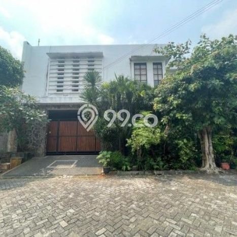 Ready to Use! Luxury House LT 435m2 Desain Elegan di Kedoya Ready to Use! Luxury House LT 435m2 Desain Elegan di Kedoya