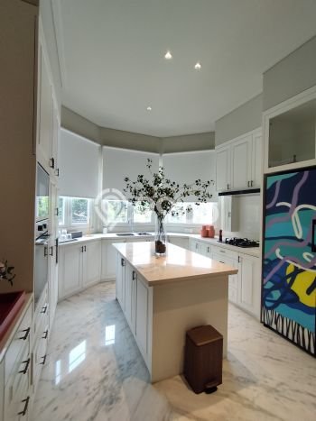 Rumah Elit Modern Siap Huni di Senopati Jakarta Selatan Rumah Elit Modern Siap Huni di Senopati Jakarta Selatan