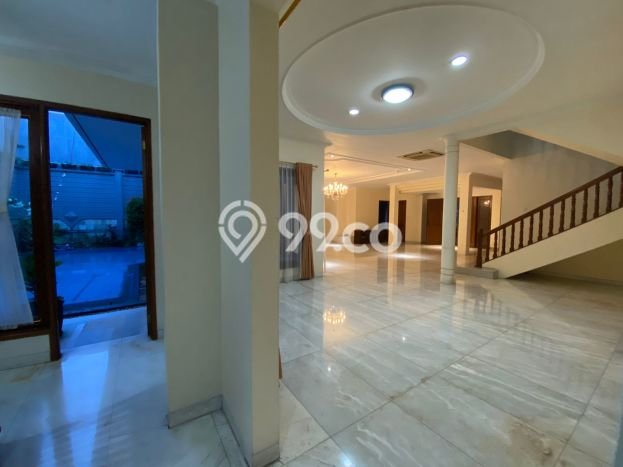 Rumah Modern Disewakan di Kebayoran Baru Jakarta Selatan Area Sangat Strategis Rumah Modern Disewakan di Kebayoran Baru Jakarta Selatan Area Sangat Strategis