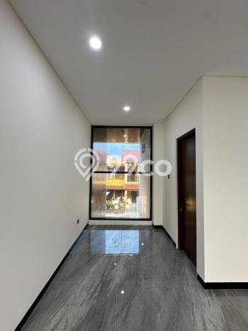 Rumah Luxury di Jakarta Selatan Strategis Kondisi Baik Rumah Luxury di Jakarta Selatan Strategis Kondisi Baik