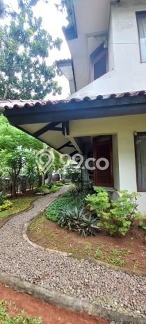 Rumah Elit LB 400m2 Siap Huni Desain Elegan di Bintaro, Tangerang Selatan Rumah Elit LB 400m2 Siap Huni Desain Elegan di Bintaro, Tangerang Selatan