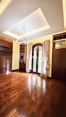 Rumah Elit Modern Siap Huni di Pantai Mutiara Jakarta Utara Rumah Elit Modern Siap Huni di Pantai Mutiara Jakarta Utara