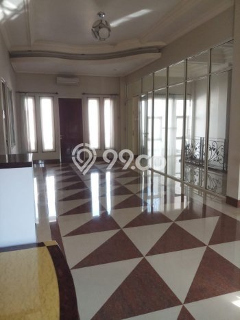 Dijual Rumah Luas Elegan Dengan View Eksklusif di Manyar, Surabaya Dijual Rumah Luas Elegan Dengan View Eksklusif di Manyar, Surabaya