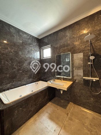 Ready to Use! Premium House LT 180m2 Desain Modern di Pakuwon Indah Ready to Use! Premium House LT 180m2 Desain Modern di Pakuwon Indah