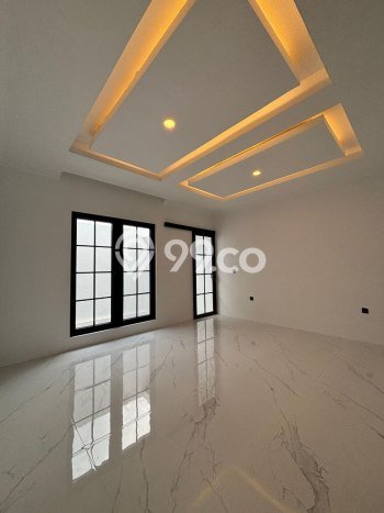 Ready to Use! Premium House LT 180m2 Desain Modern di Pakuwon Indah Ready to Use! Premium House LT 180m2 Desain Modern di Pakuwon Indah