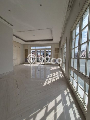 Dijual Rumah Premium dengan Fasilitas Sekitar Komplit di Sukolilo, Surabaya Dijual Rumah Premium dengan Fasilitas Sekitar Komplit di Sukolilo, Surabaya