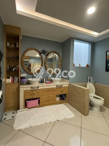 Jual Rumah Mewah Elegan Dengan View Cantik di Taman Ratu, Jakarta Barat Jual Rumah Mewah Elegan Dengan View Cantik di Taman Ratu, Jakarta Barat