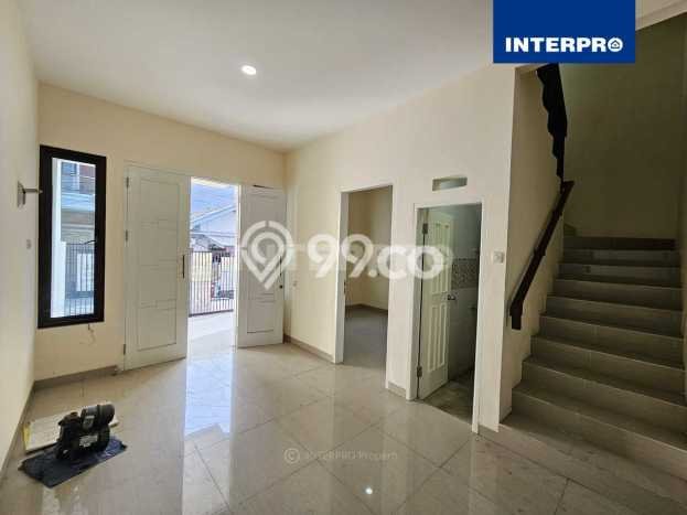 Dijual Rumah Luas Elegan Dengan View Cantik di Taman Ratu, Jakarta Barat Dijual Rumah Luas Elegan Dengan View Cantik di Taman Ratu, Jakarta Barat