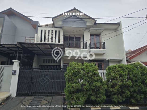 Ready to Use! Luxury House LT 200m2 Desain Modern di Meruya Ready to Use! Luxury House LT 200m2 Desain Modern di Meruya