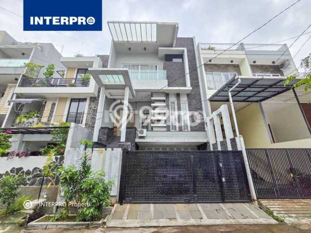 Dijual Rumah Luas Megah Dengan View Cantik di Green Ville, Jakarta Barat Dijual Rumah Luas Megah Dengan View Cantik di Green Ville, Jakarta Barat