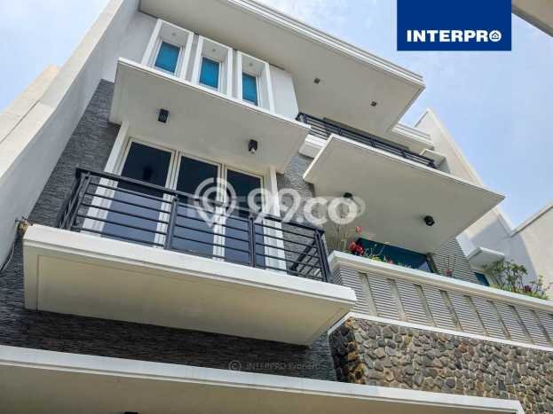 Rumah PREMIUM! area Green garden, Jakarta Barat, LT 220m² Bangunan 600m², HARGA SPESIAL Rumah PREMIUM! area Green garden, Jakarta Barat, LT 220m² Bangunan 600m², HARGA SPESIAL
