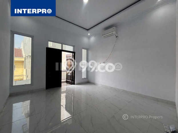 Rumah Luas Asri 4 KT Siap Pakai di Duri Kepa Jakarta Barat Rumah Luas Asri 4 KT Siap Pakai di Duri Kepa Jakarta Barat