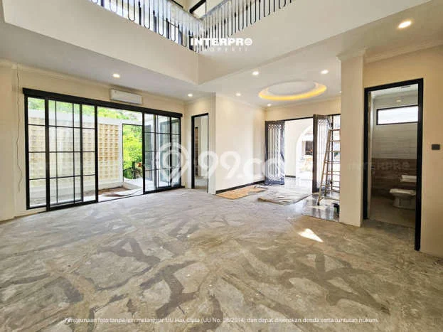Hunian Mewah LB 336m2 Siap Pakai Desain Elegan di Srengseng, Jakarta Barat Hunian Mewah LB 336m2 Siap Pakai Desain Elegan di Srengseng, Jakarta Barat