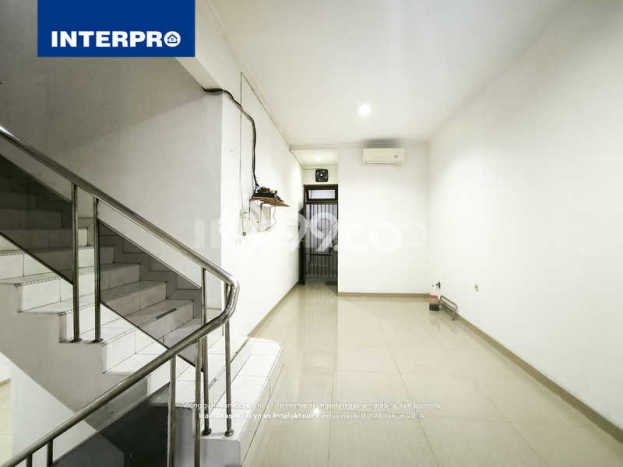Jual Rumah Mewah Megah Dengan View Cantik di Taman Ratu, Jakarta Barat Jual Rumah Mewah Megah Dengan View Cantik di Taman Ratu, Jakarta Barat