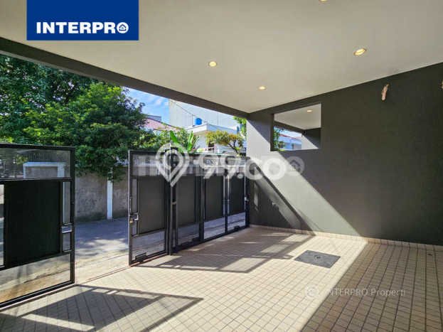 Jual Rumah Mewah Megah Dengan View Eksklusif di Duri Kepa, Jakarta Barat Jual Rumah Mewah Megah Dengan View Eksklusif di Duri Kepa, Jakarta Barat
