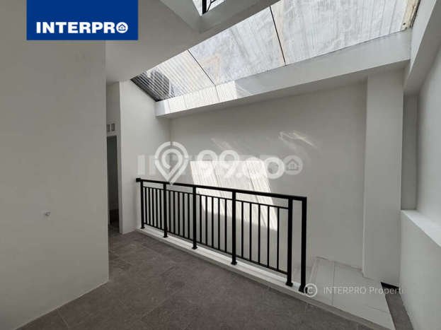 DIJUAL CEPAT! Rumah Modern area Tanjung Duren, Jakarta Barat, LT 78m² Bangunan 204m² Bisa Nego! DIJUAL CEPAT! Rumah Modern area Tanjung Duren, Jakarta Barat, LT 78m² Bangunan 204m² Bisa Nego!
