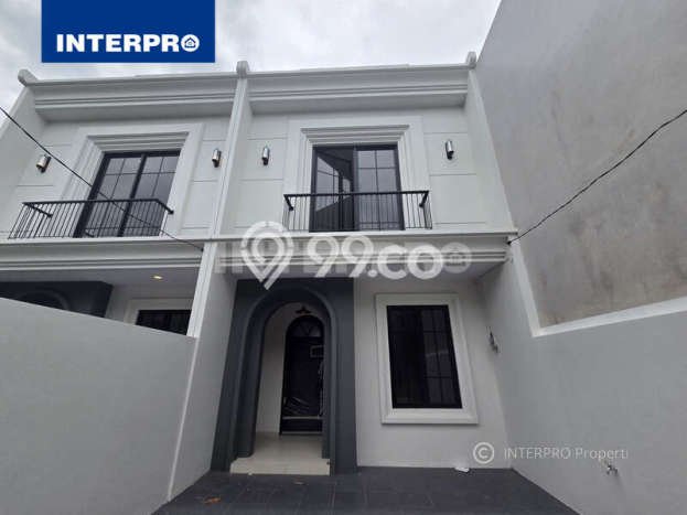 Rumah Elit LB 160m2 Siap Pakai Desain Elegan di Meruya, Jakarta Barat Rumah Elit LB 160m2 Siap Pakai Desain Elegan di Meruya, Jakarta Barat
