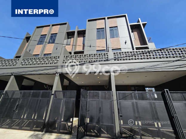 Jual Rumah Eksklusif 4 KT di Duri Kepa, Jakarta Barat Jual Rumah Eksklusif 4 KT di Duri Kepa, Jakarta Barat