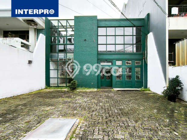 Unit Ruko Disewakan di Taman Ratu di Area Ramai & Strategis Unit Ruko Disewakan di Taman Ratu di Area Ramai & Strategis