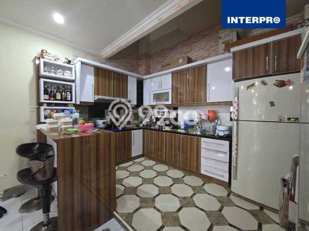 Dijual Rumah Luas Elegan Dengan View Eksklusif di Meruya, Jakarta Barat Dijual Rumah Luas Elegan Dengan View Eksklusif di Meruya, Jakarta Barat